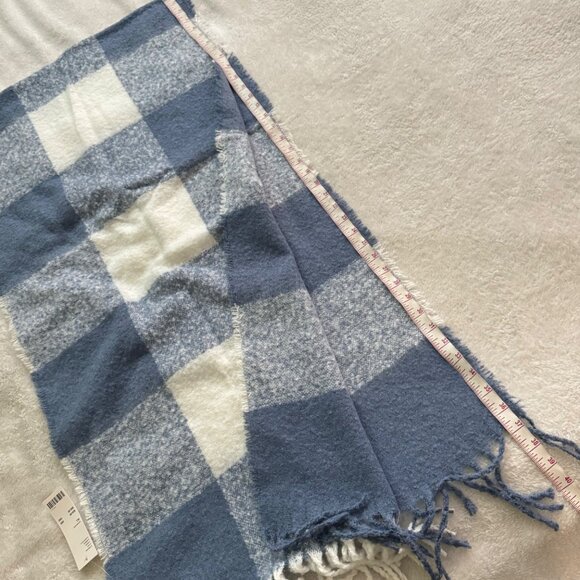 urban outfitters Fuzzy Plaid Scarf With Fringe Edges Blue & White Check Pattern - Picture 7 of 8